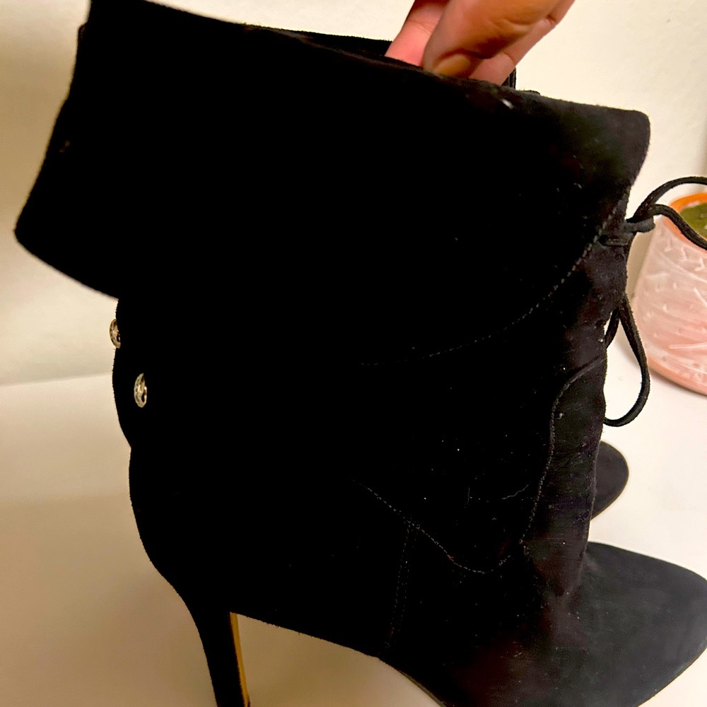 Black guess heel boots